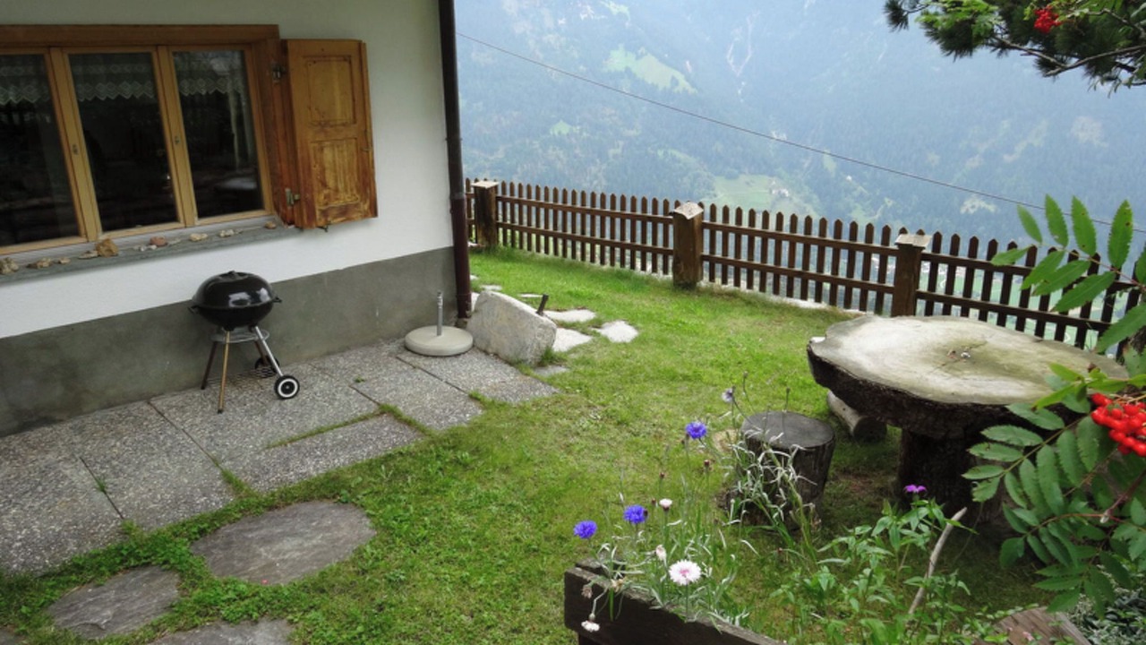 Photo of Others in Lohn