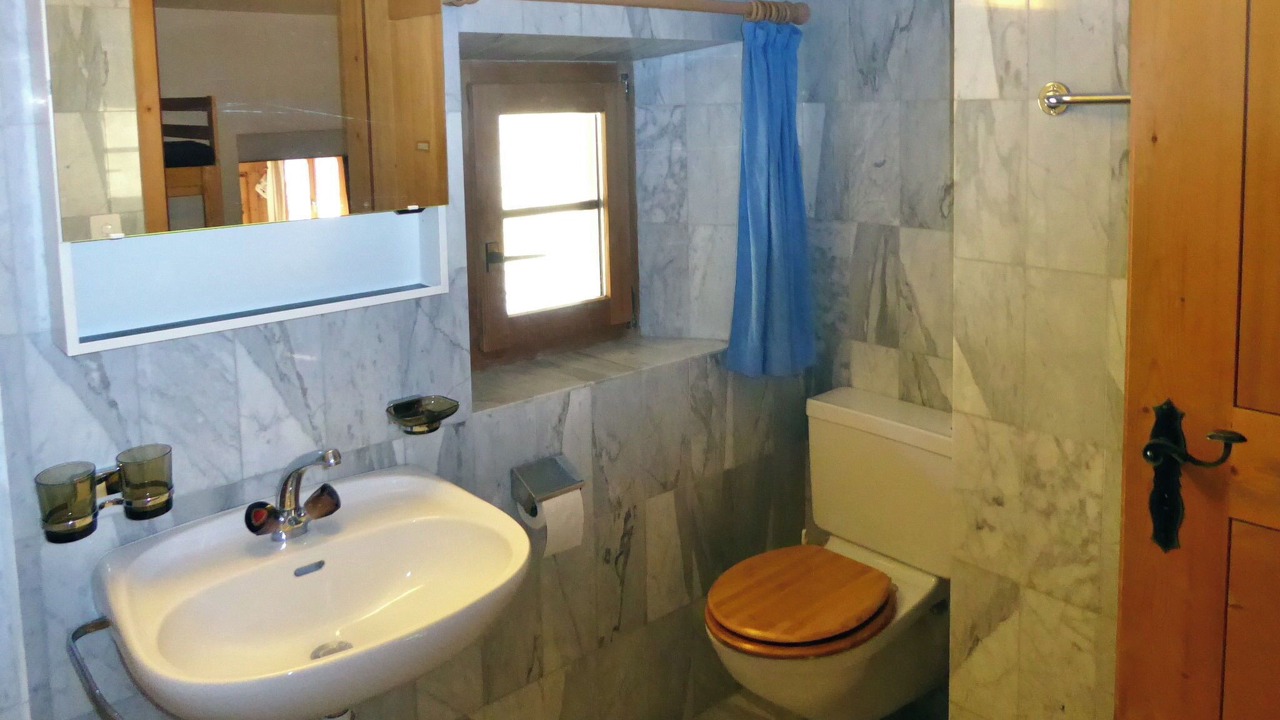 Photo of Bathroom in Tschierv