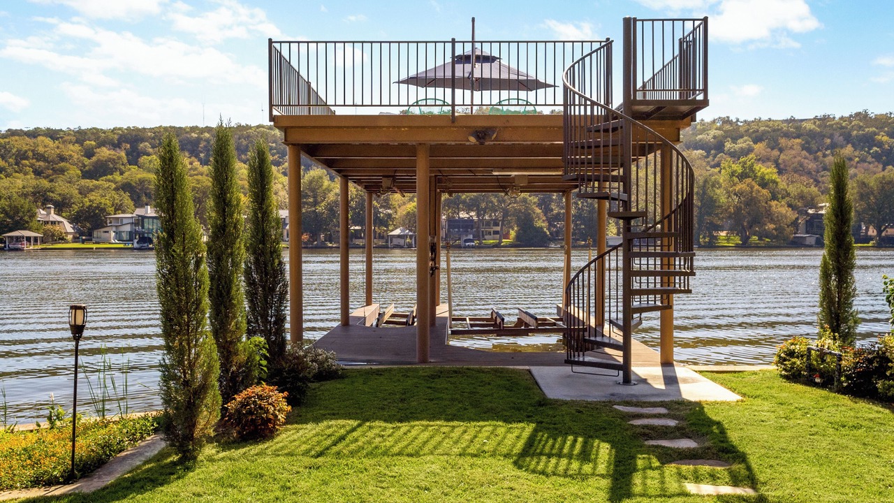Photo of Outdoor in Oak Shores On Lake Austin