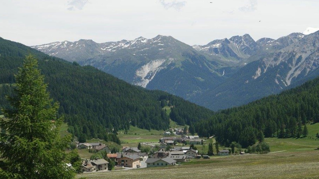 Photo of Others in Tschierv