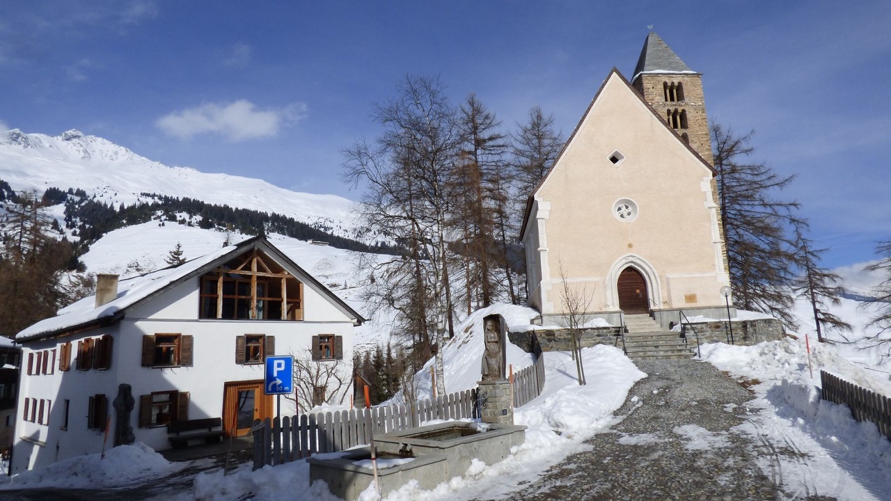 Photo of Others in Tschlin
