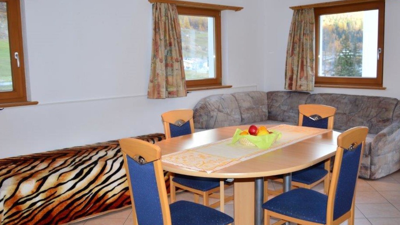 Photo of Livingroom in Tschierv