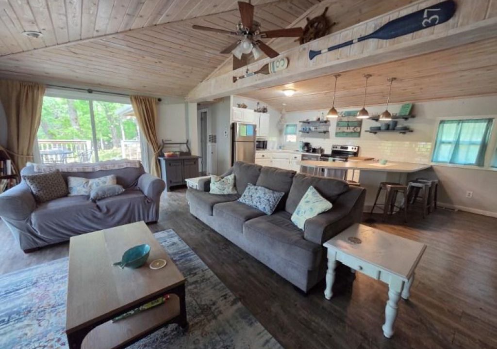 Photo of Livingroom in Lost Bridge Village