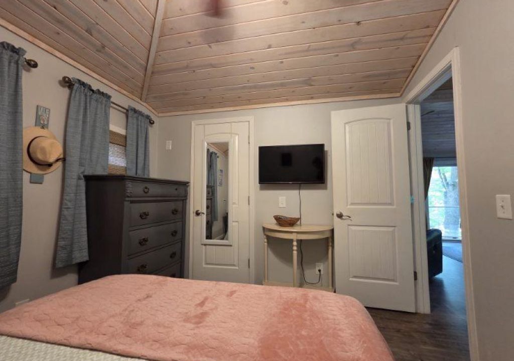 Photo of Bedroom in Lost Bridge Village