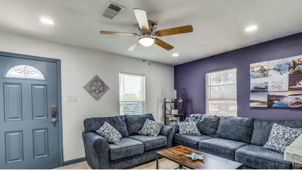Photo of Livingroom in Central Arlington