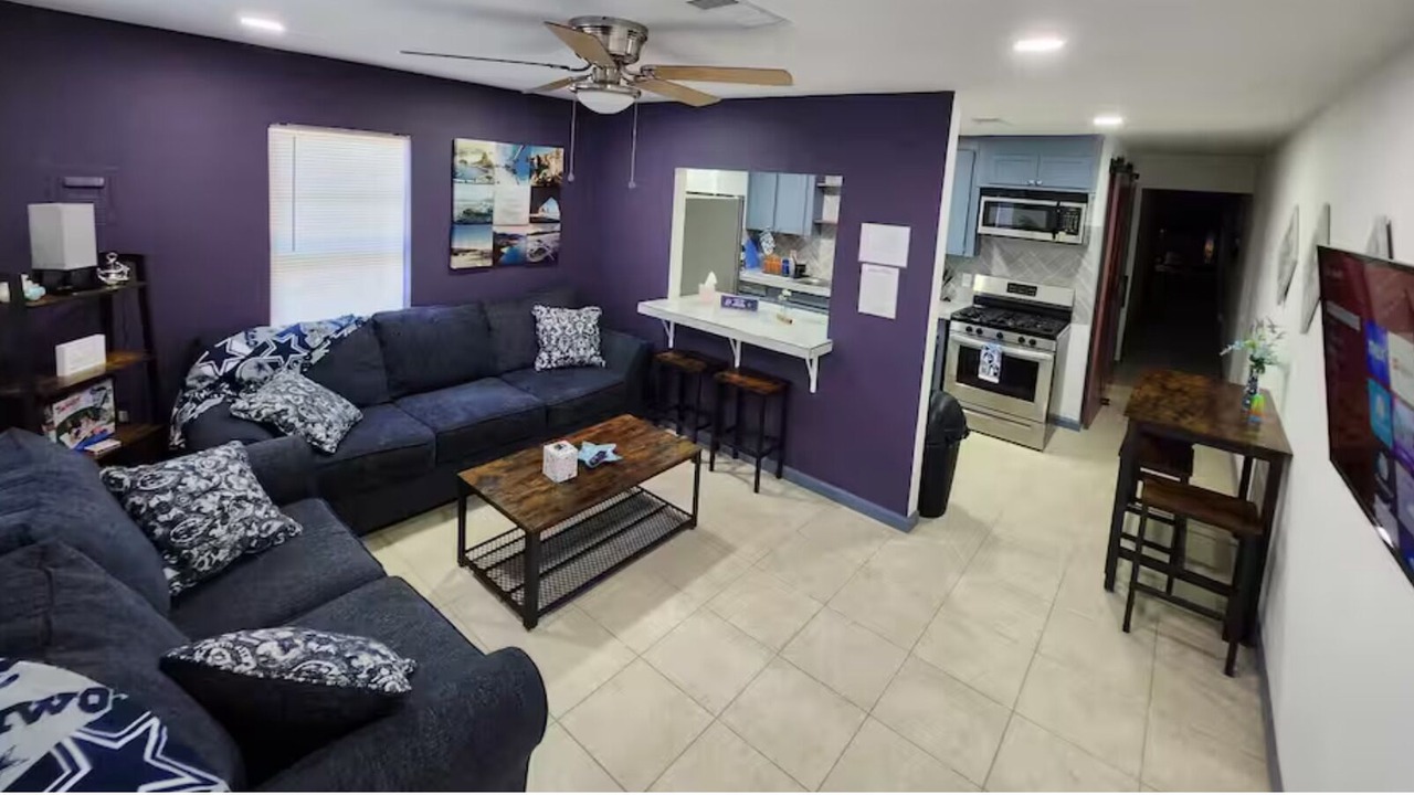 Photo of Livingroom in Central Arlington
