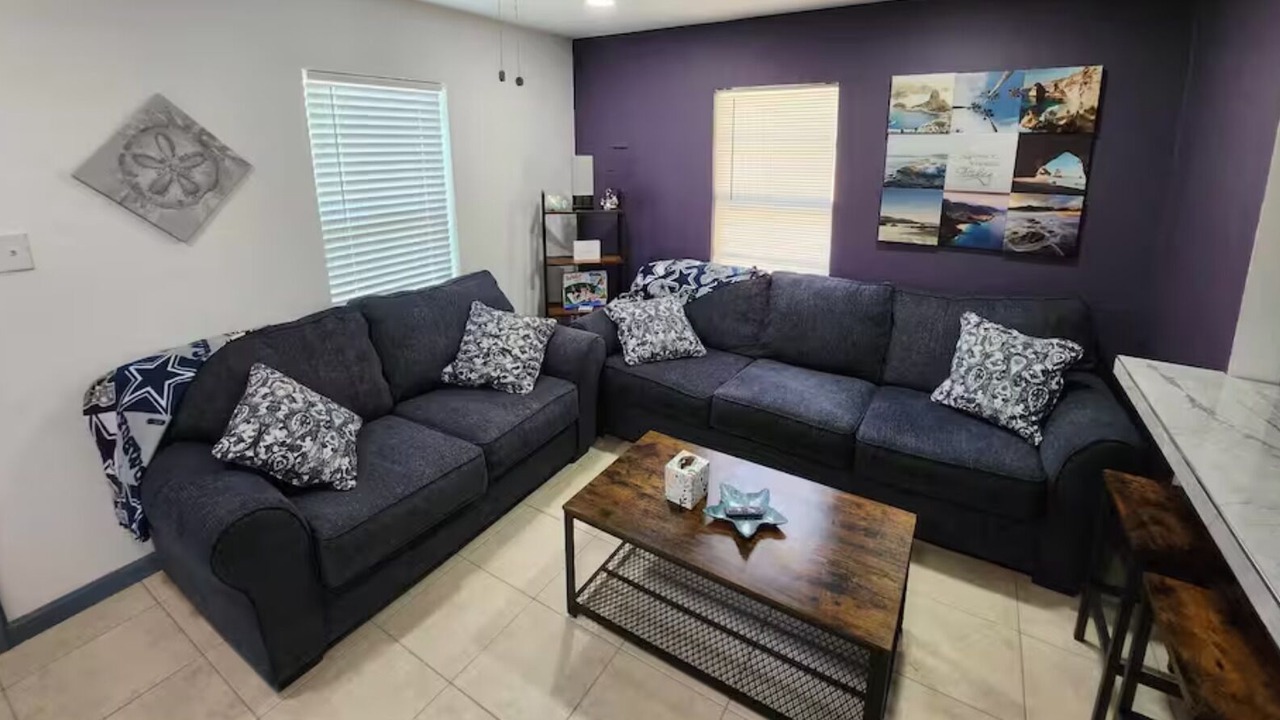Photo of Livingroom in Central Arlington