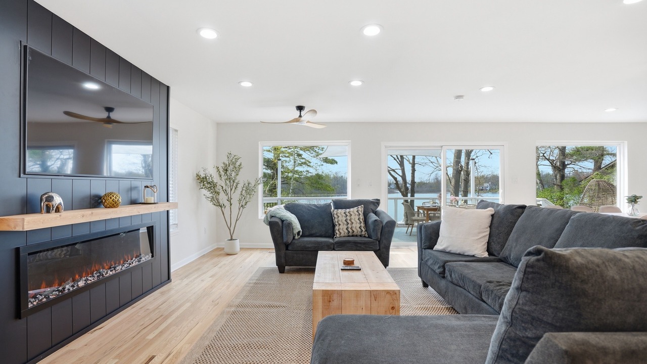 Photo of Livingroom in Lake Orion