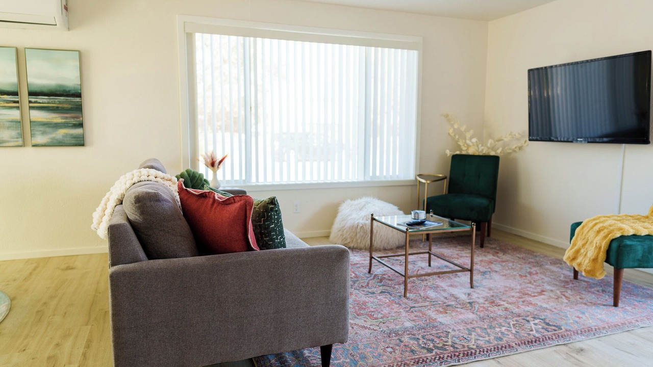 Photo of Livingroom in Tri-Cities