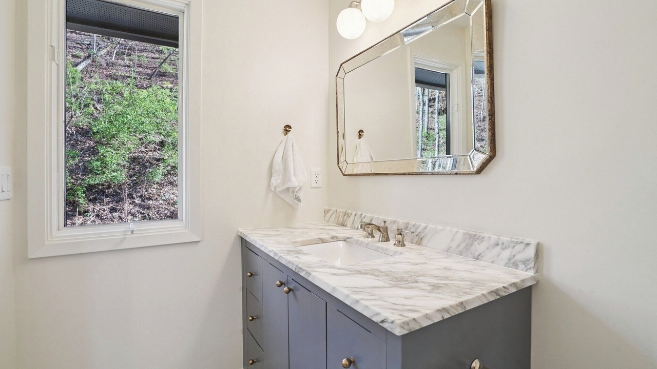 Photo of Bathroom in West Meade