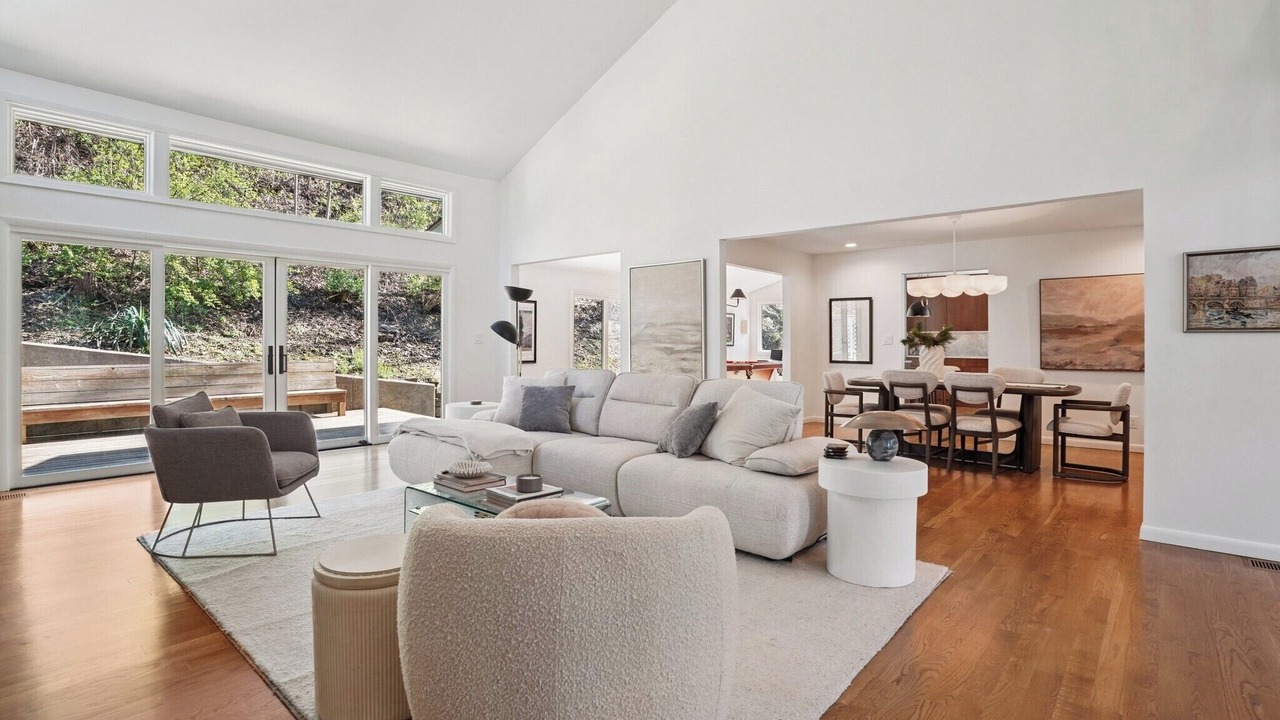 Photo of Livingroom in West Meade