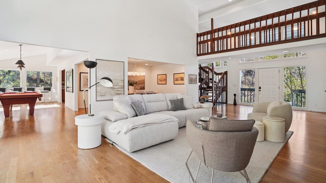 Photo of Livingroom in West Meade