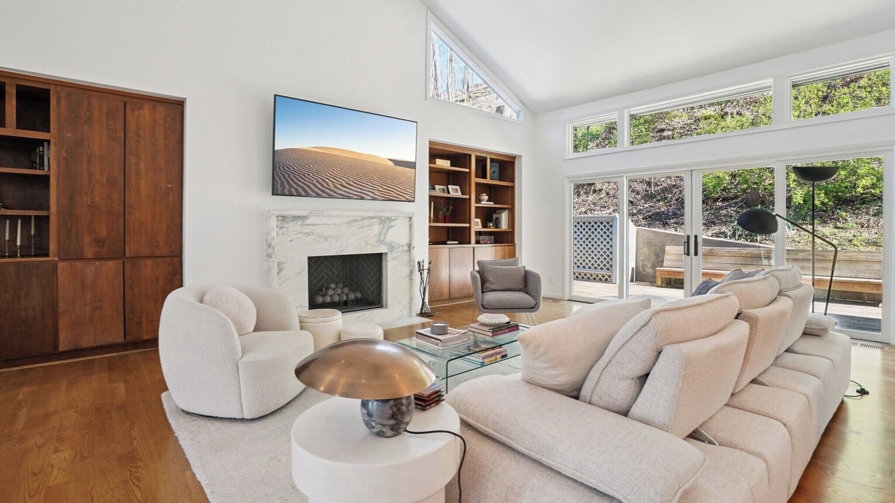 Photo of Livingroom in West Meade