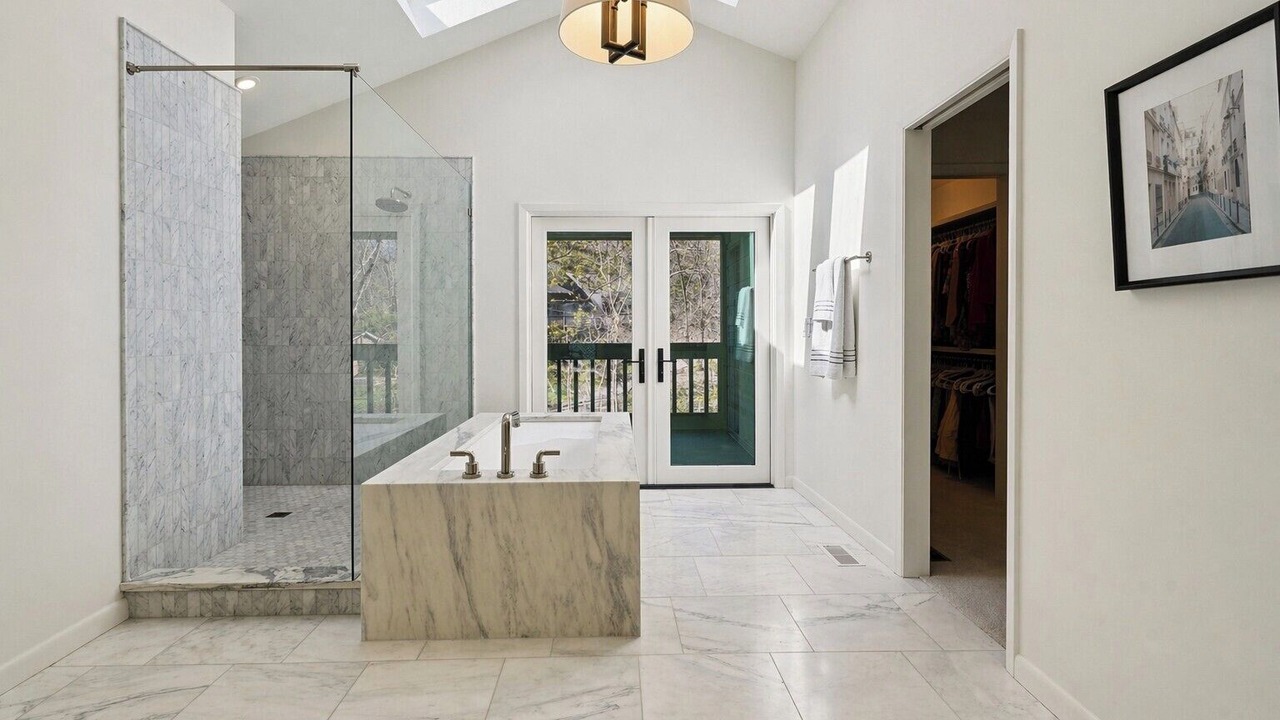 Photo of Bathroom in West Meade