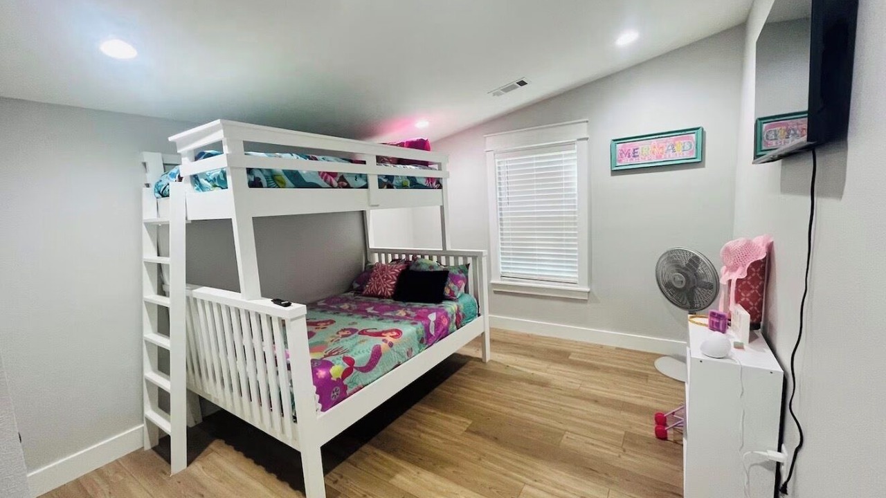 Photo of Bedroom in Clinton
