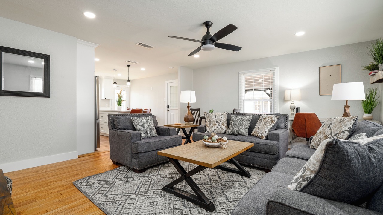 Photo of Livingroom in Sulphur Springs