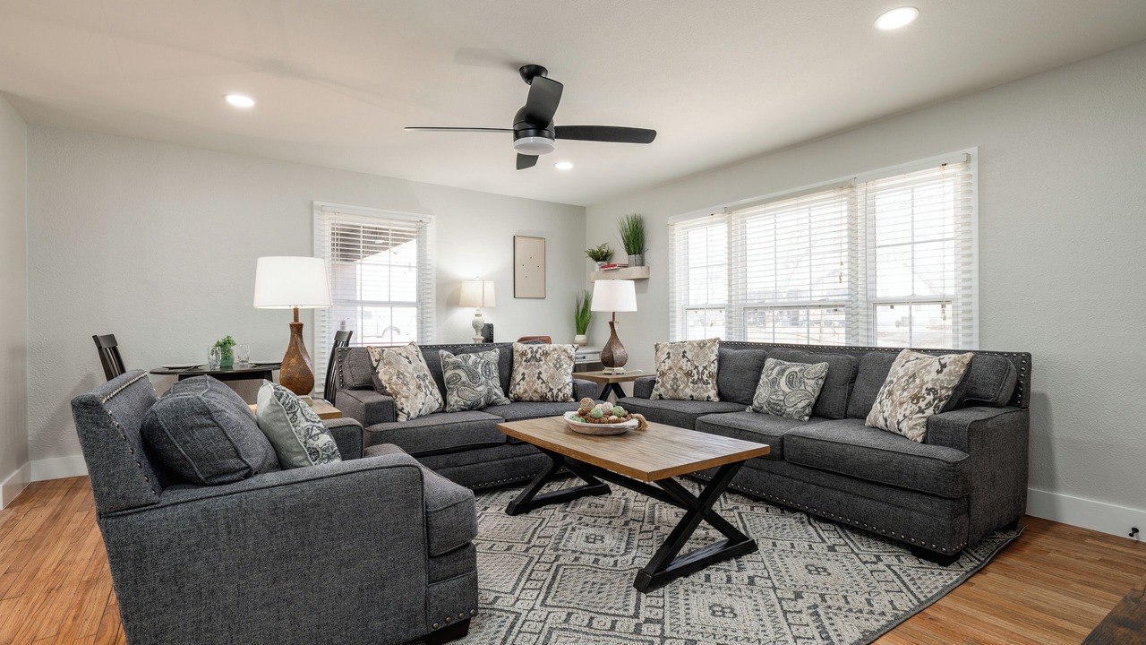 Photo of Livingroom in Sulphur Springs