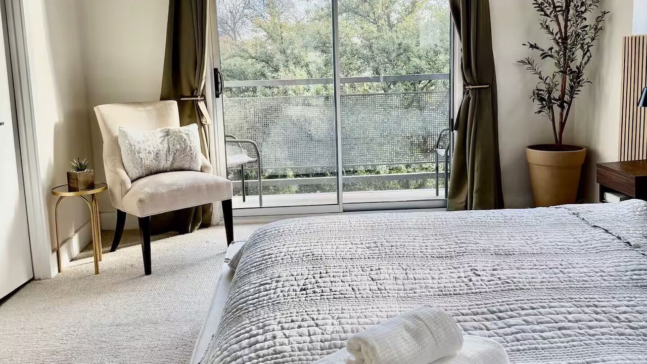 Photo of Bedroom in Oak Lawn
