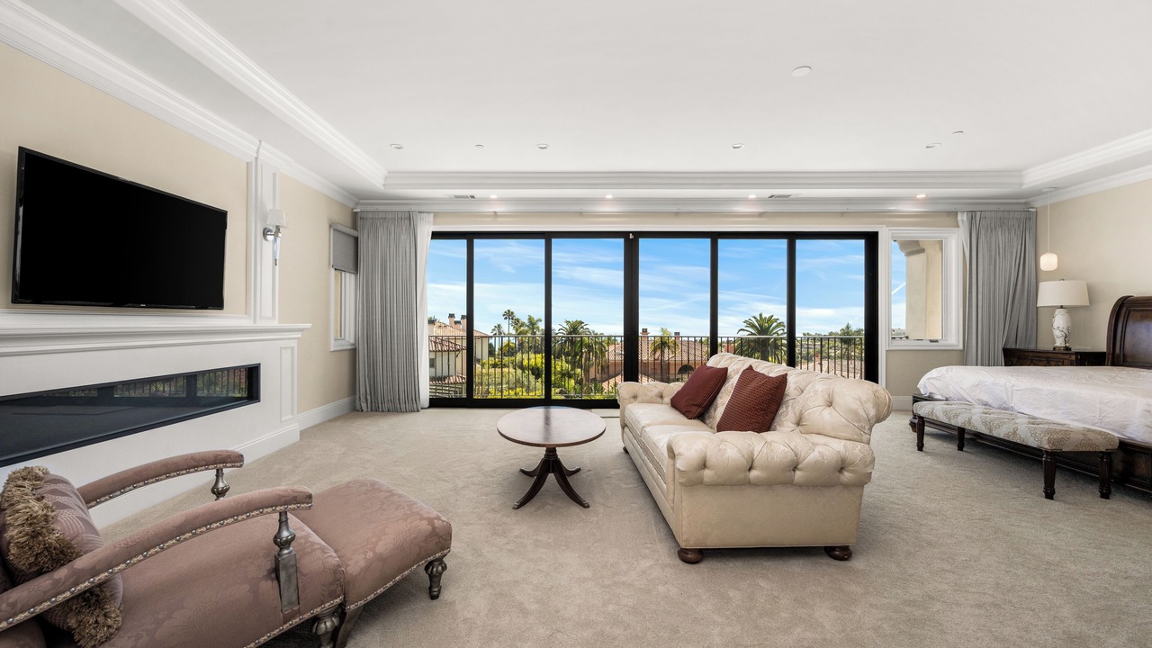 Photo of Livingroom in Newport Coast
