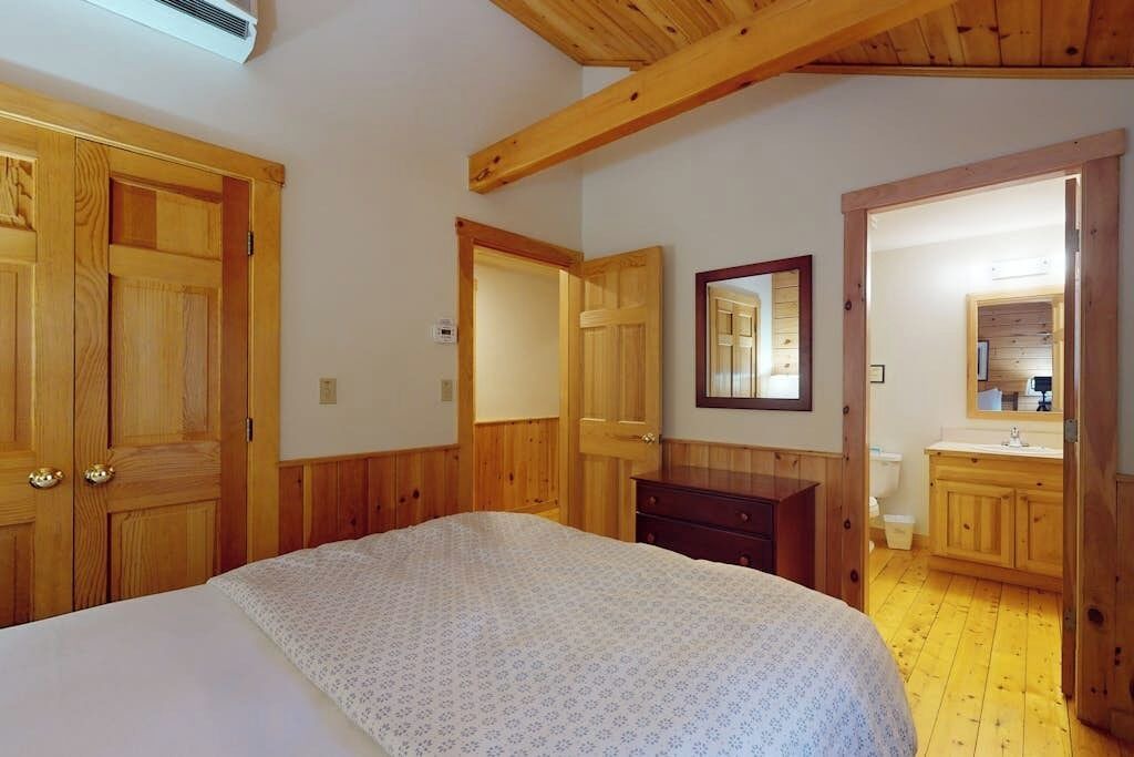 Photo of Bedroom in Northport