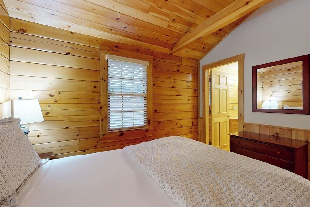 Photo of Bedroom in Northport