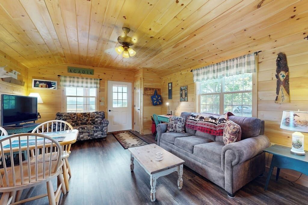 Photo of Livingroom in East Sullivan