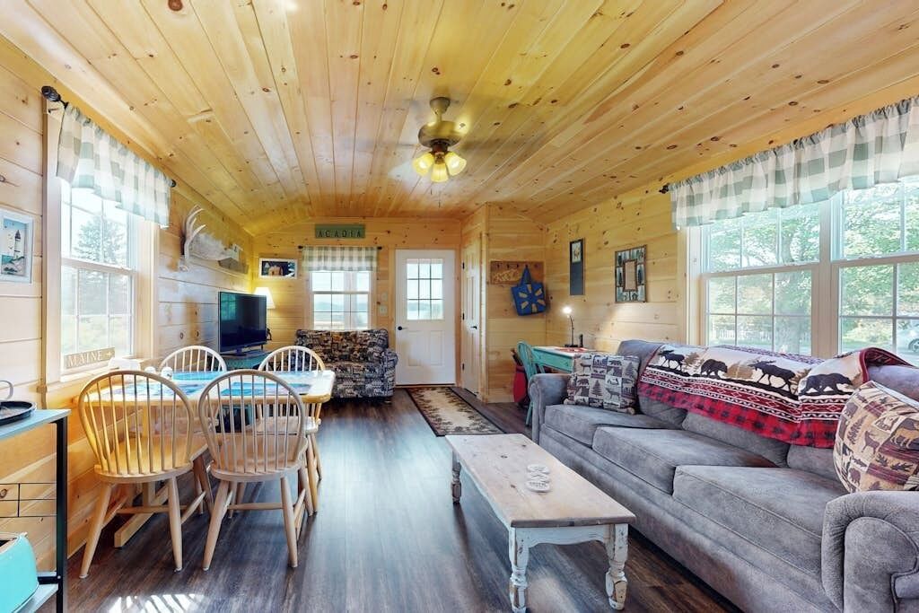Photo of Livingroom in East Sullivan