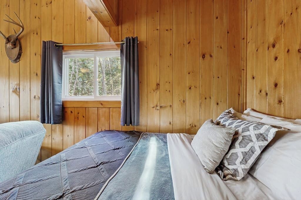 Photo of Bedroom in Ellsworth