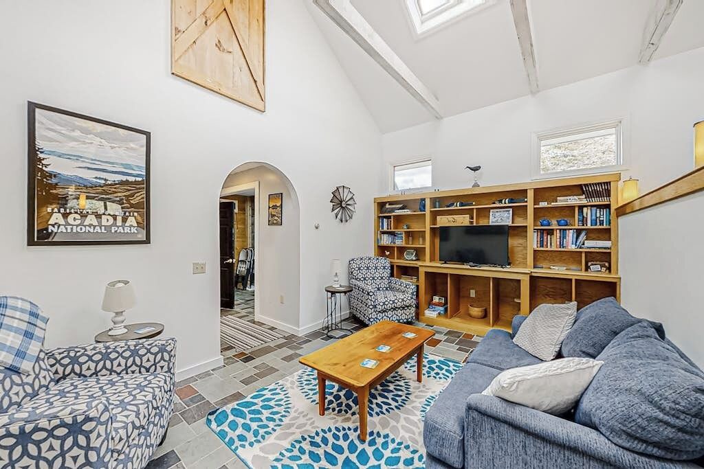 Photo of Livingroom in Lamoine