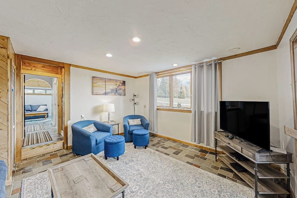 Photo of Livingroom in Lamoine