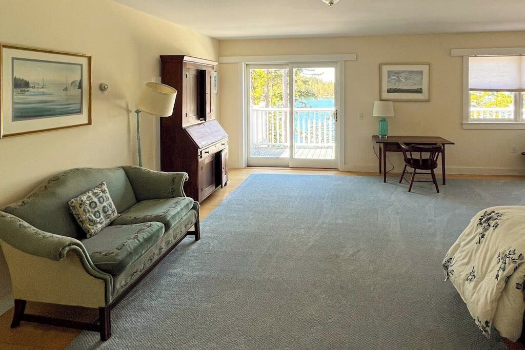 Photo of Livingroom in Seal Cove