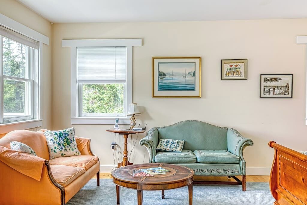 Photo of Livingroom in Seal Cove