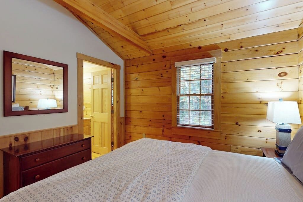 Photo of Bedroom in Northport
