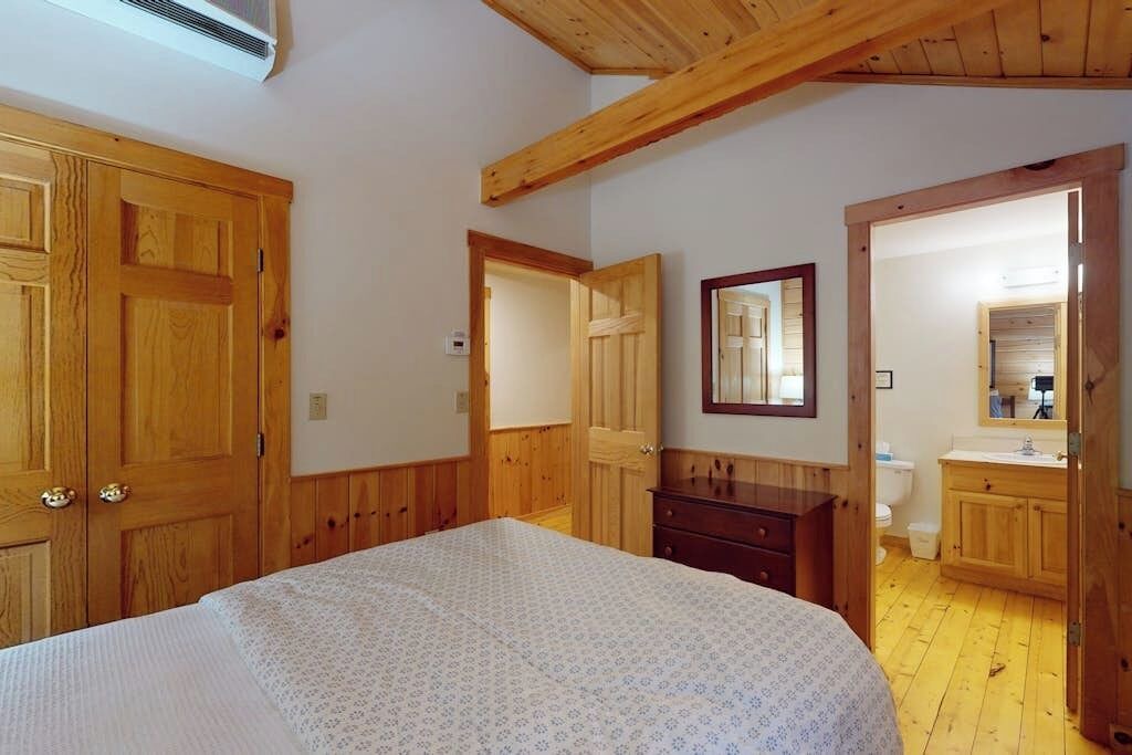 Photo of Bedroom in Northport