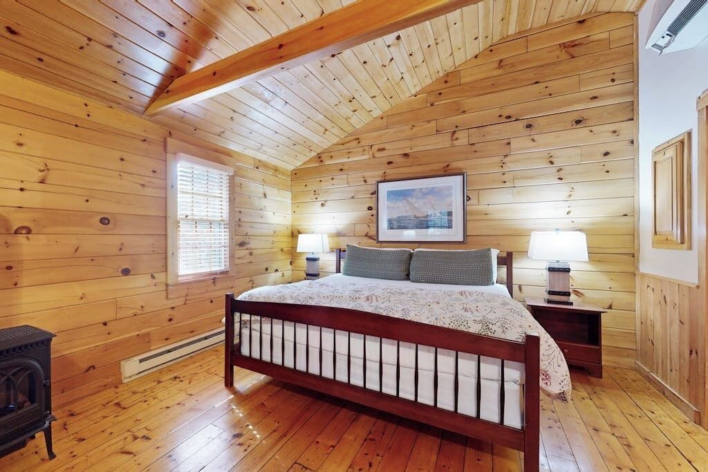 Photo of Bedroom in Northport