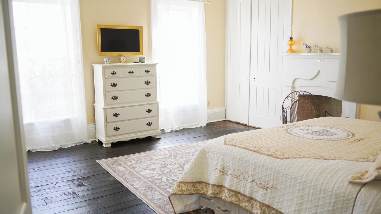 Photo of Bedroom in Helmsburg