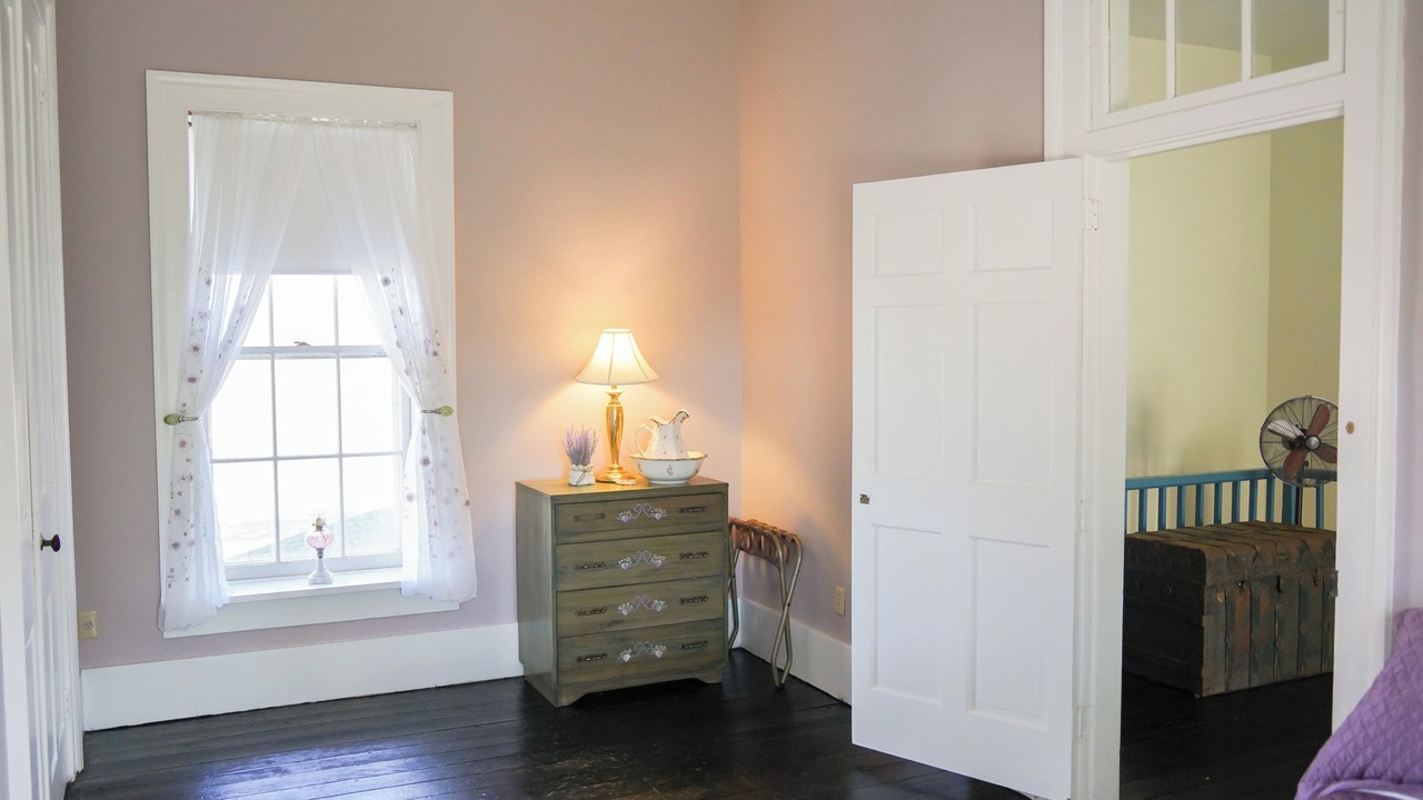 Photo of Bedroom in Helmsburg