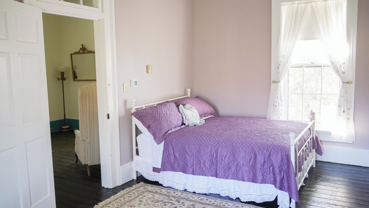 Photo of Bedroom in Helmsburg