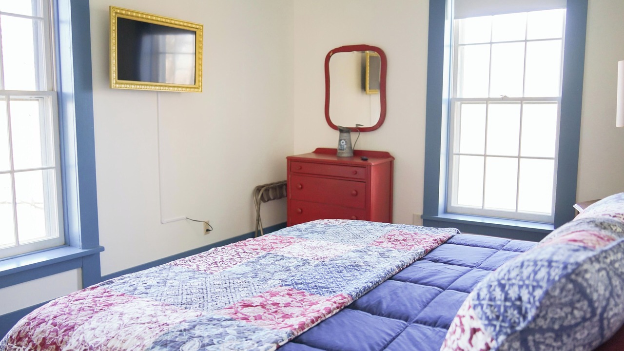 Photo of Bedroom in Helmsburg