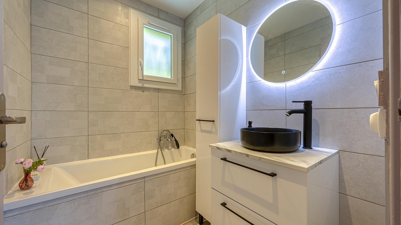 Photo of Bathroom in Voglans