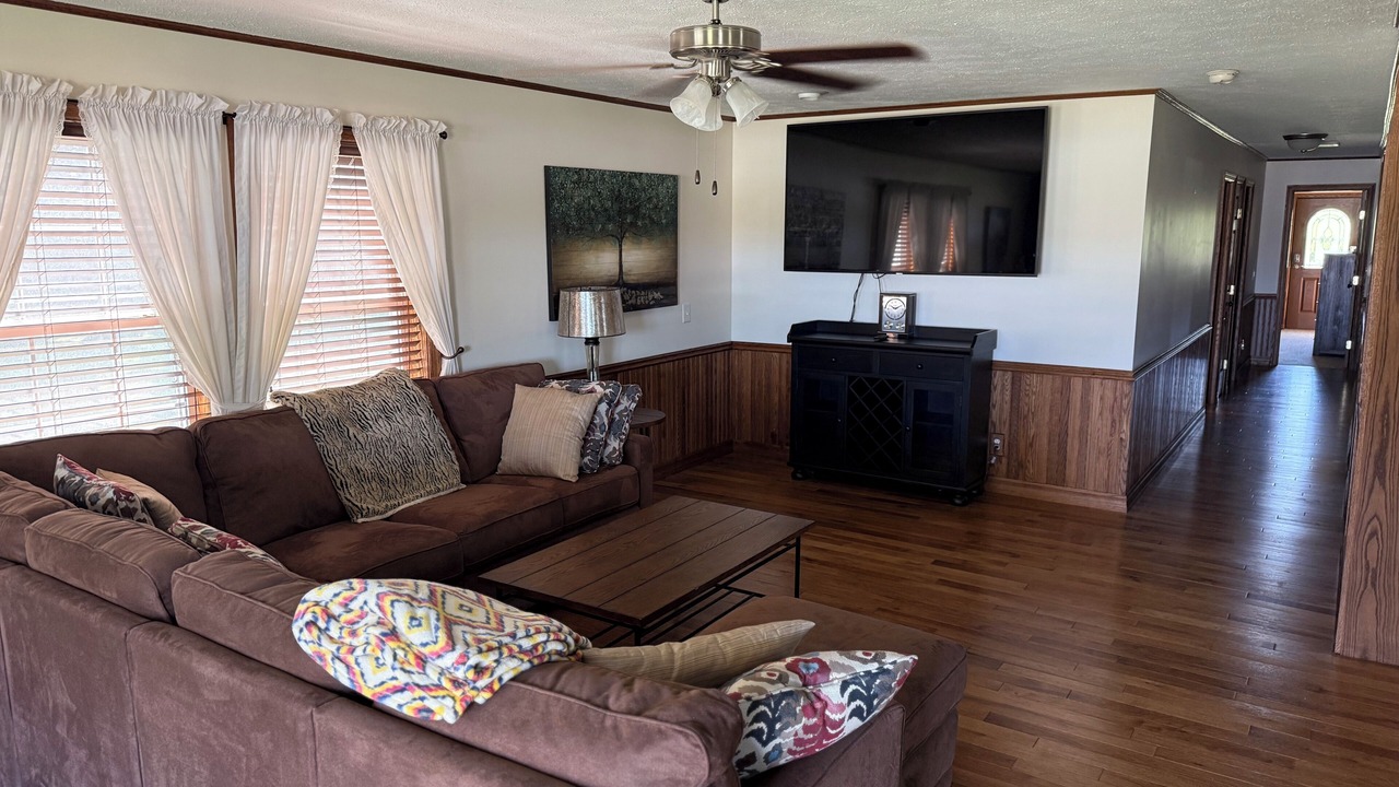 Photo of Livingroom in Brookville