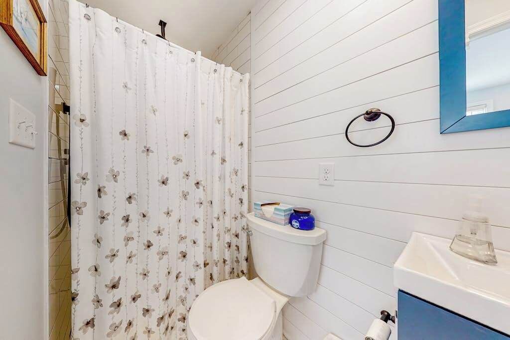Photo of Bathroom in South Bethany Harbor