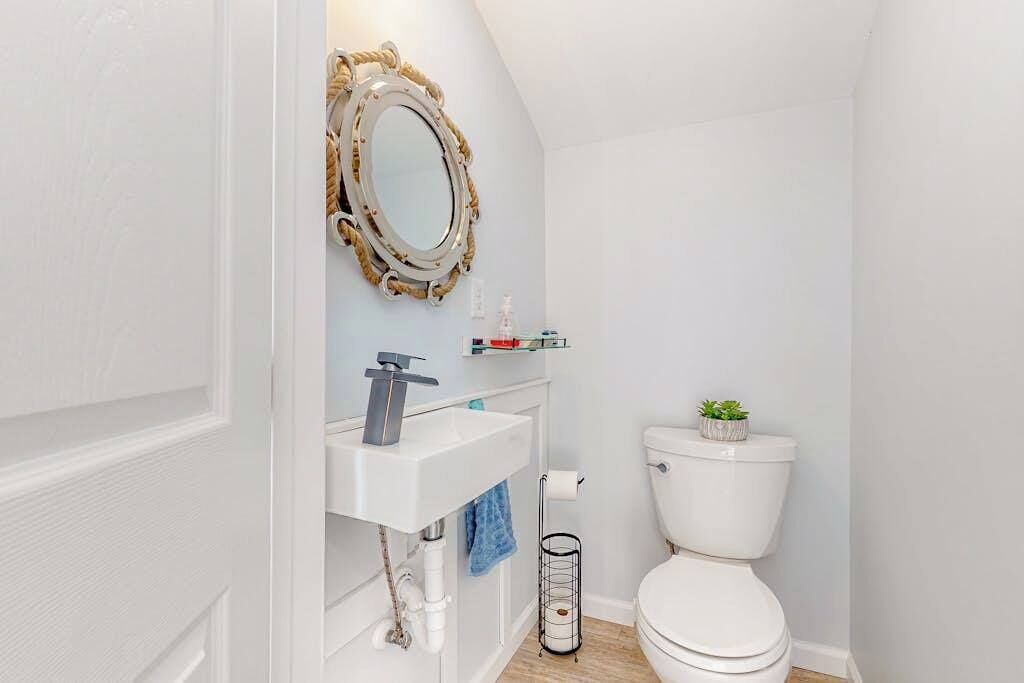 Photo of Bathroom in South Bethany Harbor
