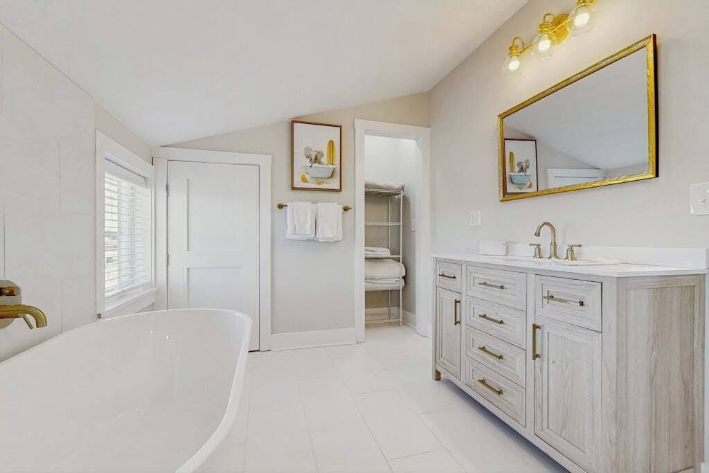 Photo of Bathroom in South Bethany Harbor