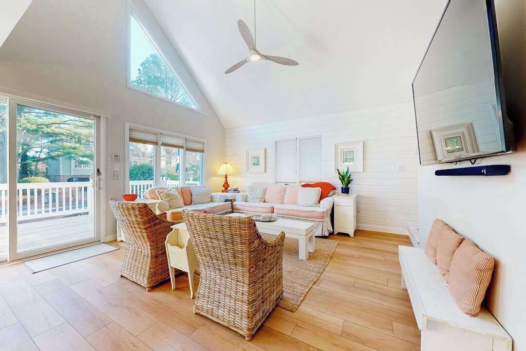 Photo of Livingroom in Sandpiper Pines