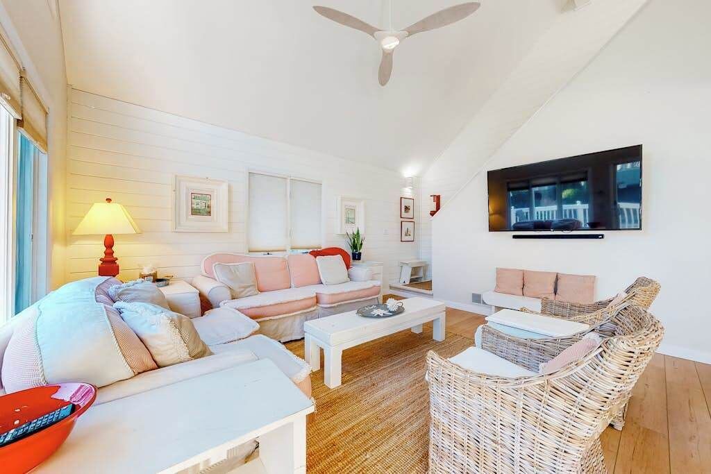 Photo of Livingroom in Sandpiper Pines