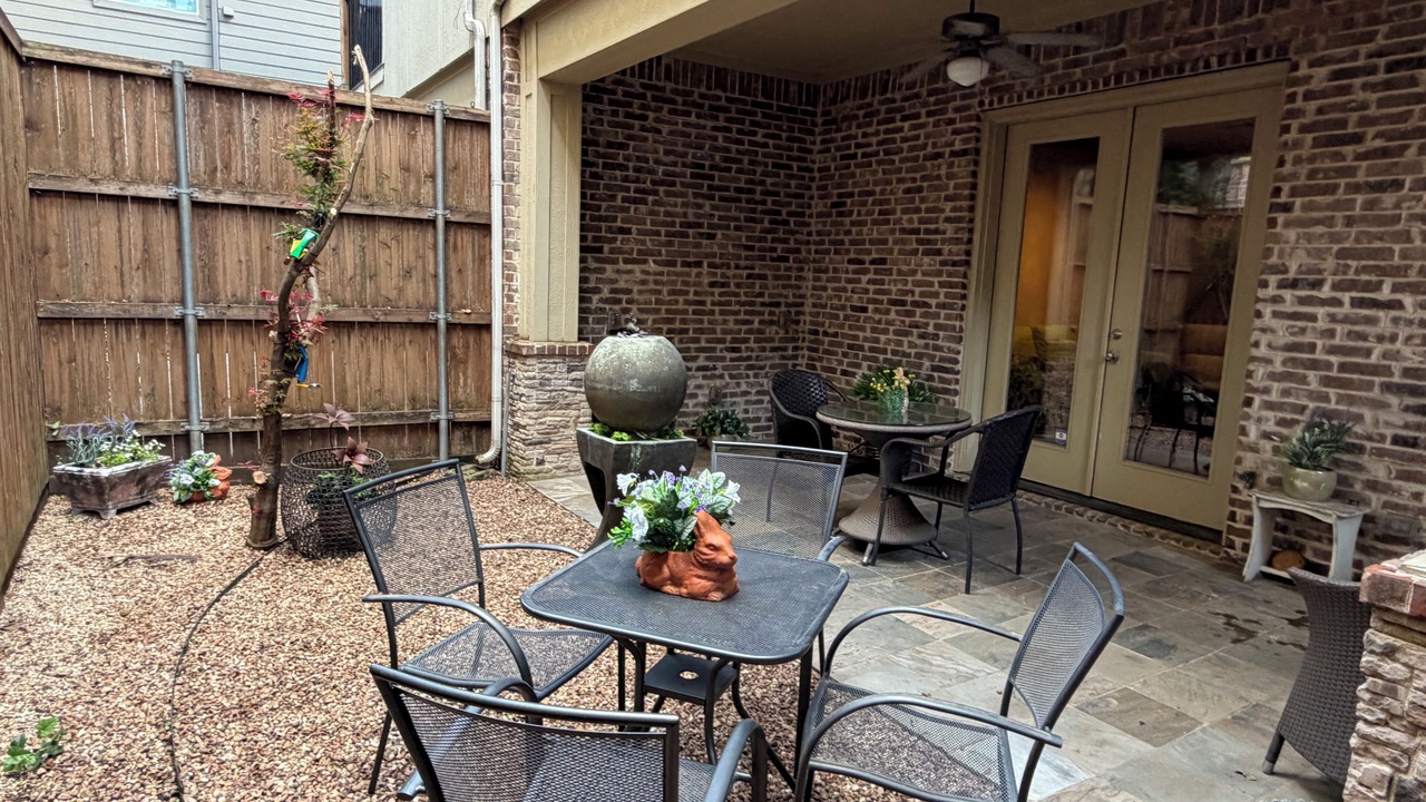 Photo of Outdoor in Oak Lawn