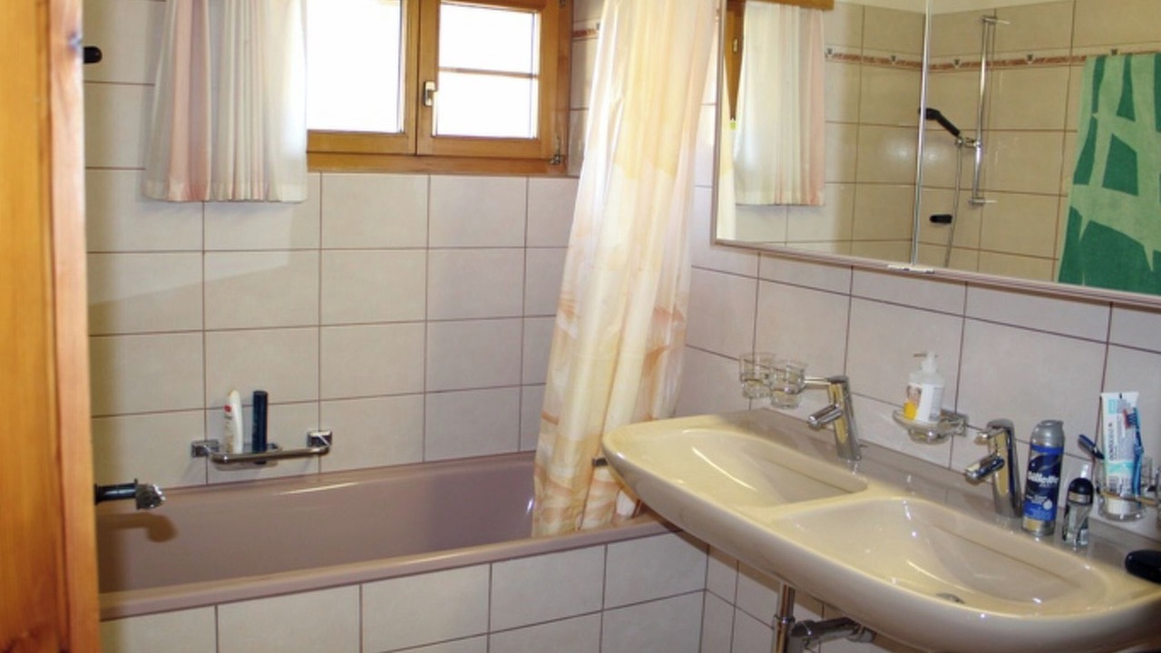 Photo of Bathroom in Tujetsch