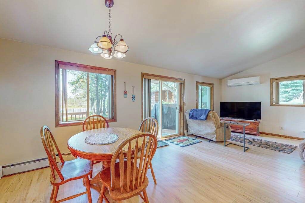 Photo of Livingroom in Arbor Vitae