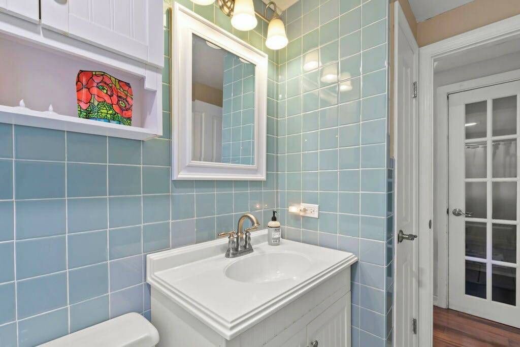 Photo of Bathroom in Teaticket